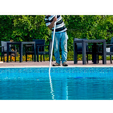 Limpiafondos piscina pública